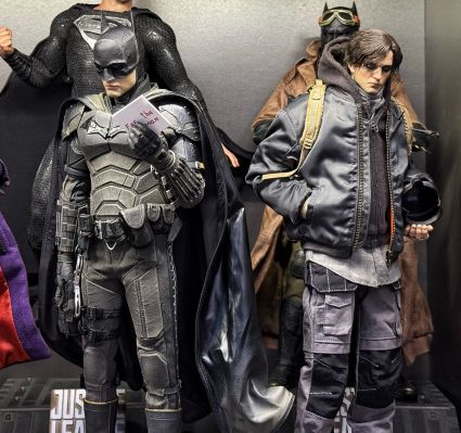 新蝙蝠侠 蝙蝠侠 和 布鲁斯韦恩 收藏级可动人偶