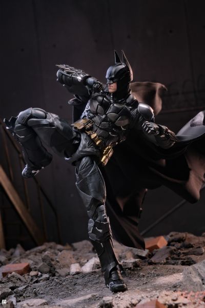 蝙蝠侠-阿卡姆骑士 v8.04战衣蝙蝠侠 1:12成品可动人偶