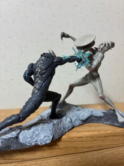 怪兽8号 怪兽8号 vs 怪兽9号