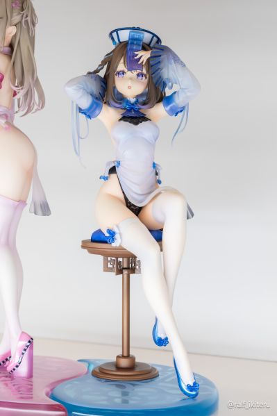 蓝色僵尸少女