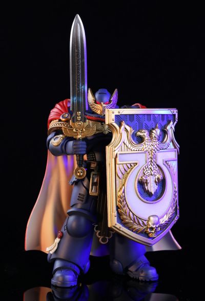 战锤40000：星际战士 极限战士 马尔纽斯·卡尔加，战团长 配备MKⅩ格拉维斯装甲和奥特拉马拳套