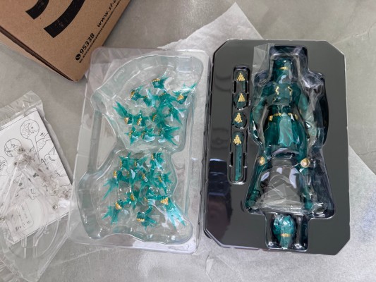 超像可动 JOJO的奇妙冒险 第三部 星辰斗士 白金之星 金色透明版