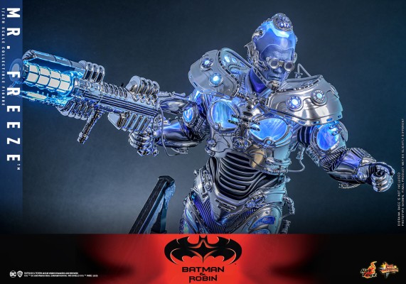 《蝙蝠侠与罗宾》急冻人 1:6比例珍藏人偶（普通版）