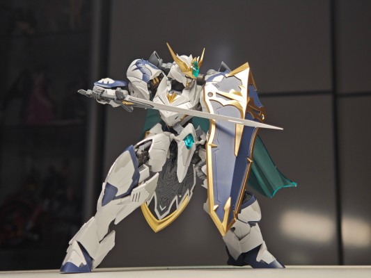 圆桌骑士团系列 巨神剑·特里斯坦