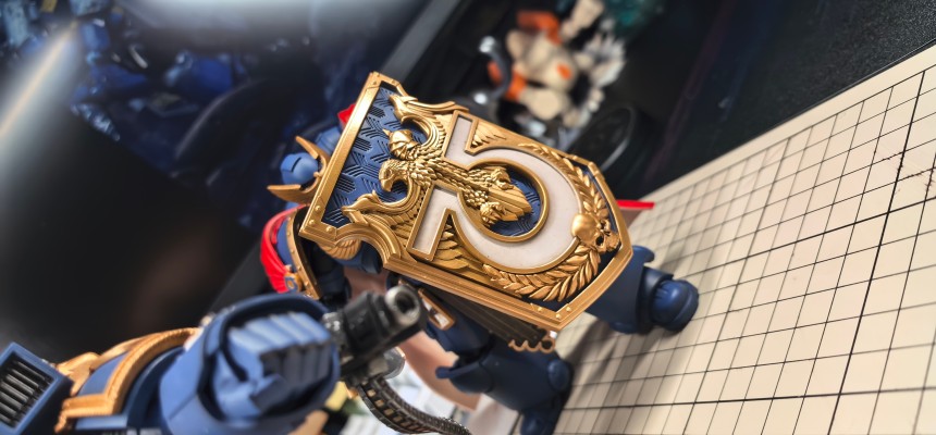 战锤40000：星际战士 极限战士 马尔纽斯·卡尔加，战团长 配备MKⅩ格拉维斯装甲和奥特拉马拳套