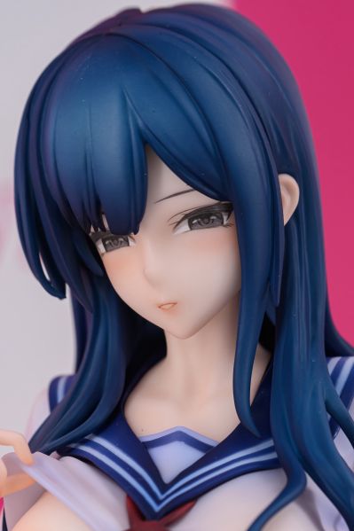 万圣节的角色扮演少女