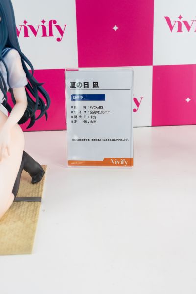 万圣节的角色扮演少女