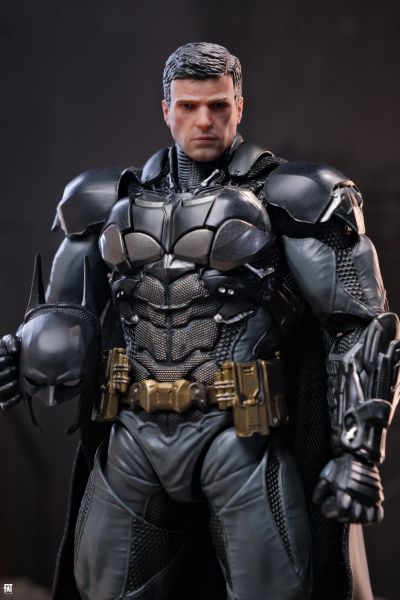蝙蝠侠-阿卡姆骑士 v8.04战衣蝙蝠侠 1:12成品可动人偶