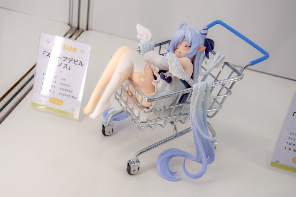 粉色僵尸少女