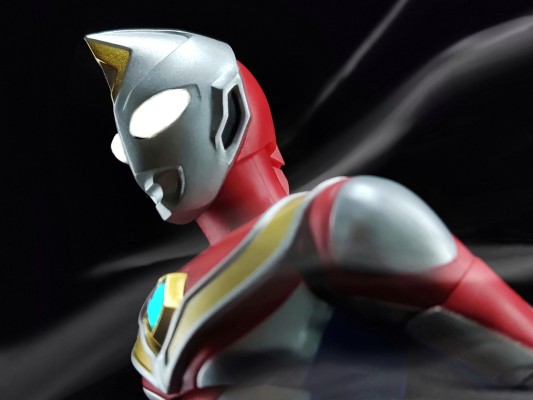 S.H.Figuarts（真骨雕制法） 戴拿奥特曼 闪亮型