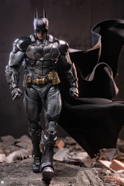 蝙蝠侠-阿卡姆骑士 v8.04战衣蝙蝠侠 1:12成品可动人偶