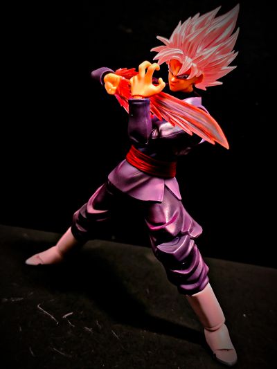 S.H.Figuarts  黑悟空-超级赛亚人桃红-