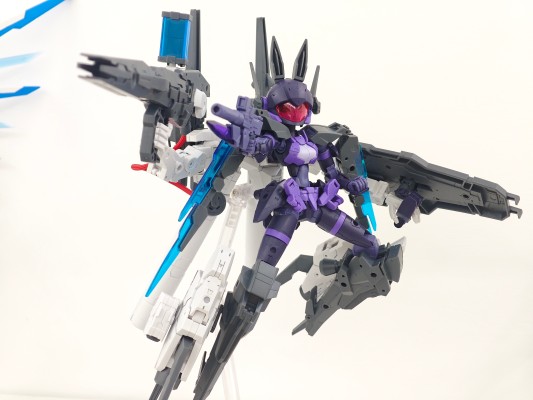 30MM 1/144 EXM-H15E 亚琪露比（E型）