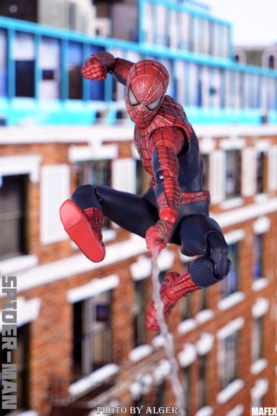MAFEX 编号241 好邻居蜘蛛侠