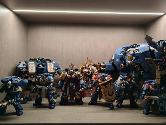 战锤40000：星际战士 极限战士 马尔纽斯·卡尔加，战团长 配备MKⅩ格拉维斯装甲和奥特拉马拳套