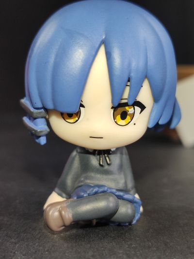 孤独摇滚！可以藏在纸盒里的纽带乐队坐姿人偶