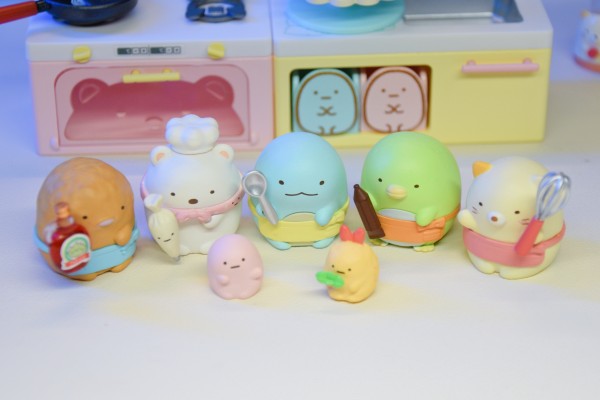 角落小伙伴  大家一起做甜点