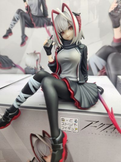 明日方舟 压泡面人偶—W·能量联结款—