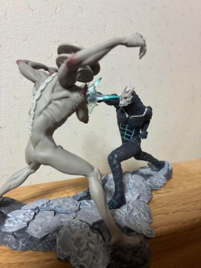 怪兽8号 怪兽8号 vs 怪兽9号