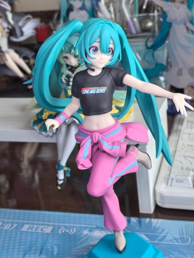初音未来联名时尚魔女拉芙与贝莉 Desktop×Decorate Collections“初音未来”贝莉衣装款