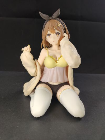 TAITO抽彩 莱莎的炼金工房～常暗女王与秘密藏身处～动画版 闪耀夜空与秘密晚会 A奖 莱莎人偶