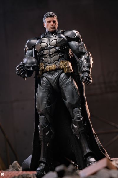 蝙蝠侠-阿卡姆骑士 v8.04战衣蝙蝠侠 1:12成品可动人偶