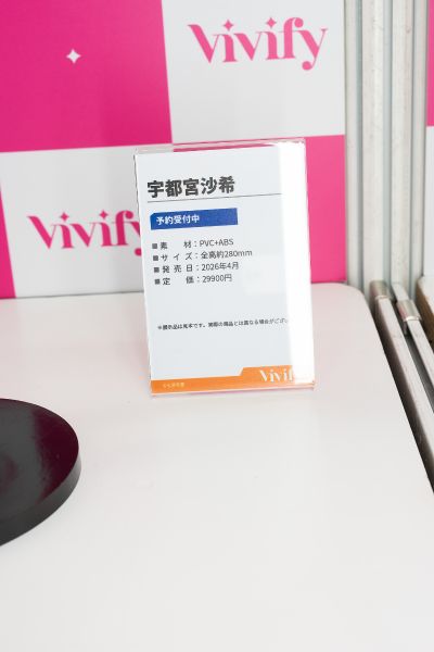 万圣节的角色扮演少女