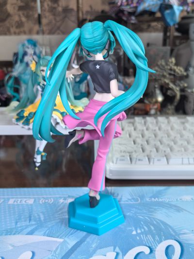 初音未来联名时尚魔女拉芙与贝莉 Desktop×Decorate Collections“初音未来”贝莉衣装款