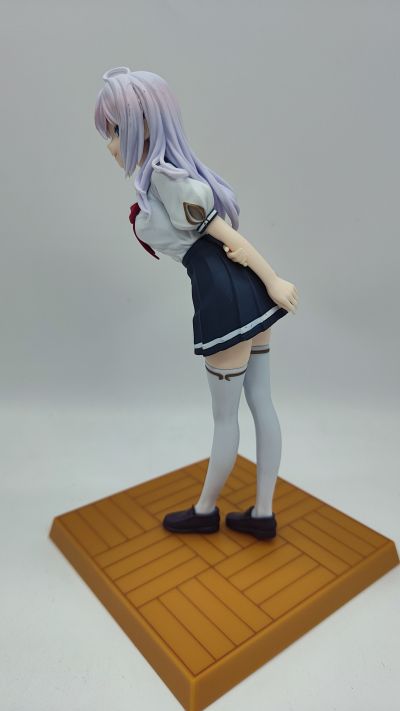 不时用俄语小声说真心话的邻桌艾莉同学动画版 Luminasta “艾莉”夏季校服