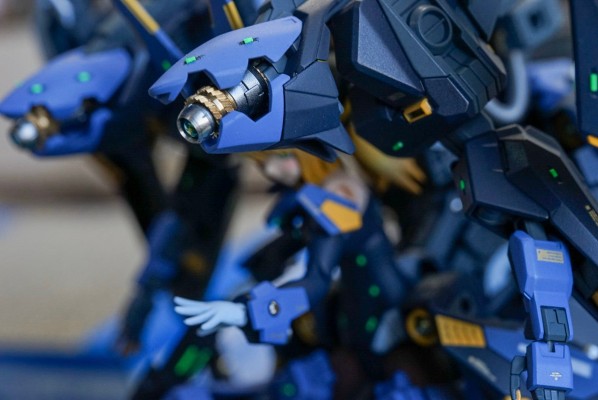 机甲少女 猎刃 与 外骨骼装甲猎刃