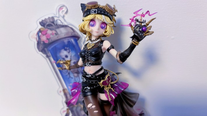 第五人格 《真理之下——再见，幽灵少女》机械师“锁芯”手办礼盒