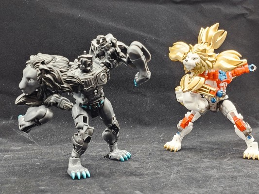 变形金刚40周年纪念款 白狮擎天柱