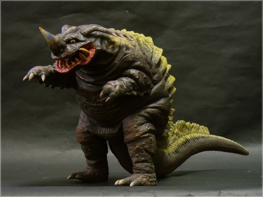 大怪兽系列 奥特曼篇 透明怪兽 内隆噶 （重生）