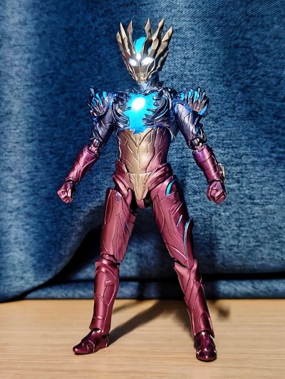 S.H.Figuarts 高斯奥特曼 月神形态