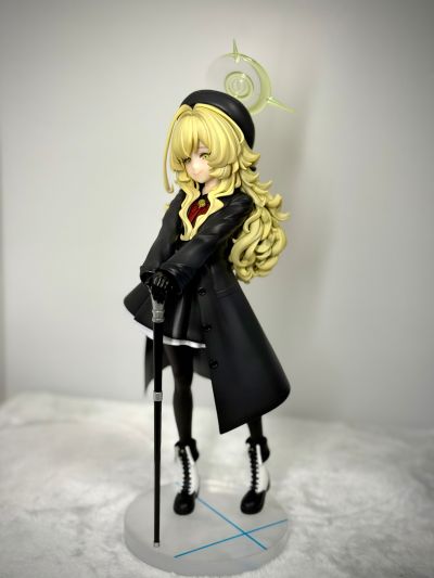 蔚蓝档案 拄拐笑面教授