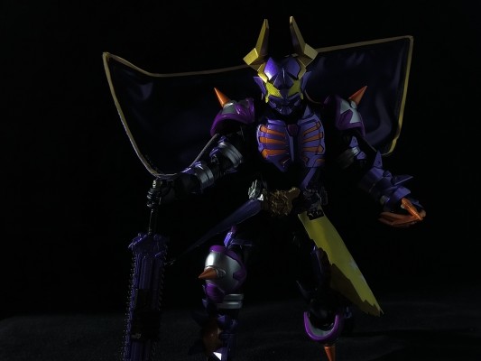 S.H.Figuarts 假面骑士霸牛 狂热僵尸形态（邪魔神）