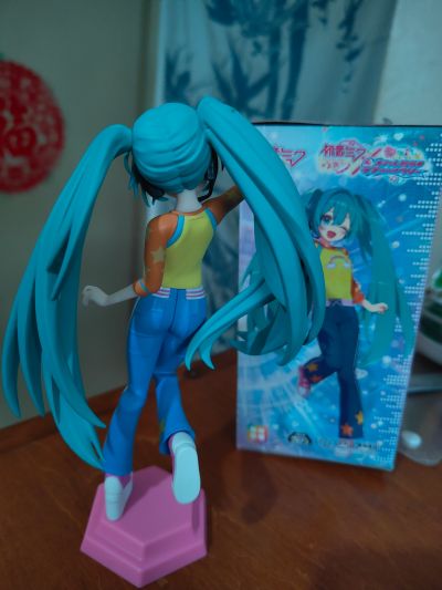 初音未来联名时尚魔女拉芙与贝莉 Desktop×Decorate Collections“初音未来”拉芙衣装款