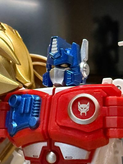 变形金刚40周年纪念款 白狮擎天柱