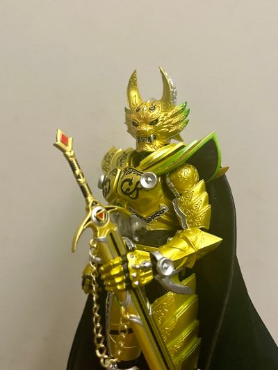 S.H.Figuarts（真骨雕制法） 黄金骑士牙狼（冴岛钢牙）牙狼20周年纪念版