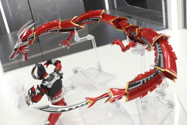 S.H.Figuarts 深红之龙＆假面骑士龙骑扩展配件包