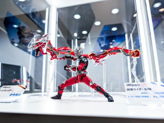 S.H.Figuarts 深红之龙＆假面骑士龙骑扩展配件包