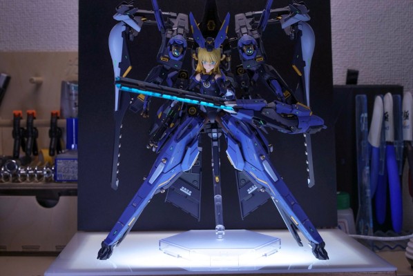 机甲少女 猎刃 与 外骨骼装甲猎刃