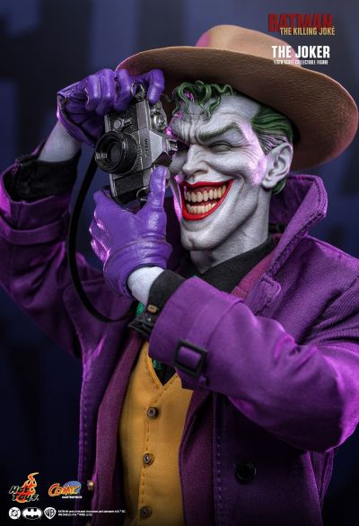 《蝙蝠侠：致命玩笑》小丑 1/6比例珍藏人偶