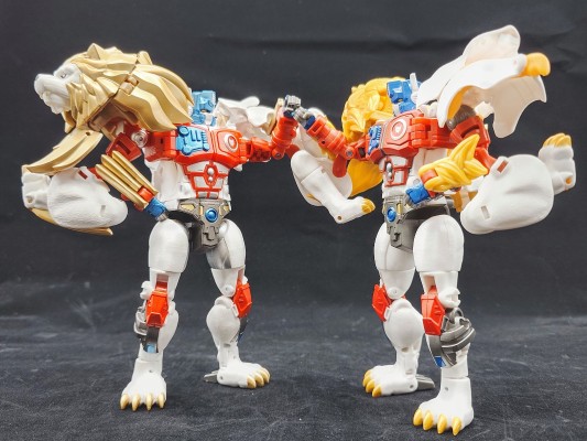 变形金刚40周年纪念款 白狮擎天柱