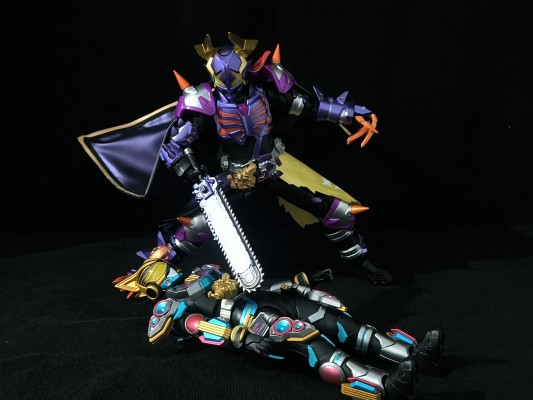 S.H.Figuarts 假面骑士霸牛 狂热僵尸形态（邪魔神）