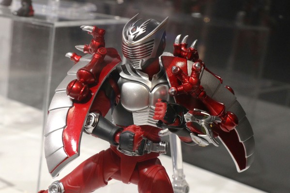 S.H.Figuarts 深红之龙＆假面骑士龙骑扩展配件包