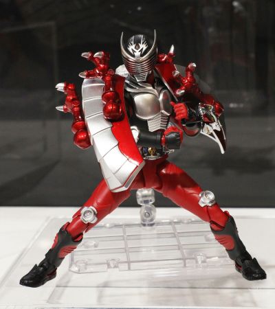 S.H.Figuarts 深红之龙＆假面骑士龙骑扩展配件包