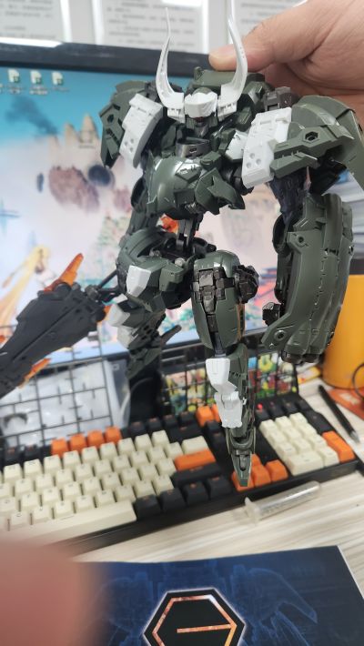 六角机牙 豪腕λ 狼战士