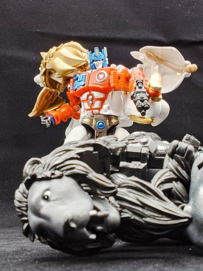 变形金刚40周年纪念款 白狮擎天柱