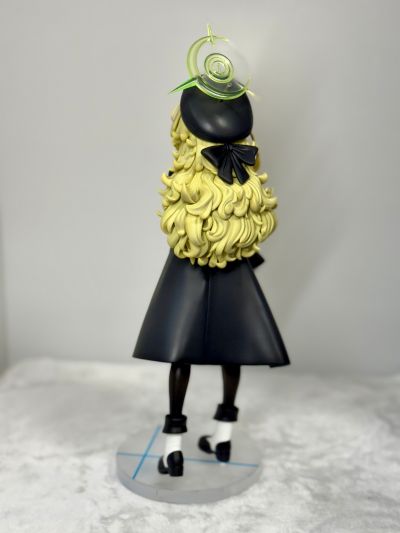 蔚蓝档案 拄拐笑面教授